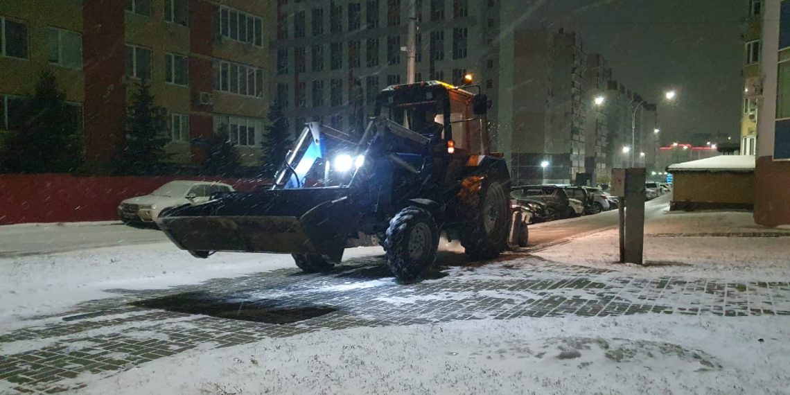 Болдакин проконтролировал работу новой спецтехники на улицах Ульяновска