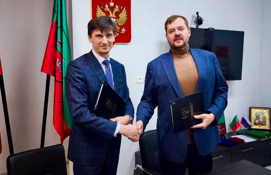 Гендиректор УАЗа подписал соглашения с новыми российскими регионами