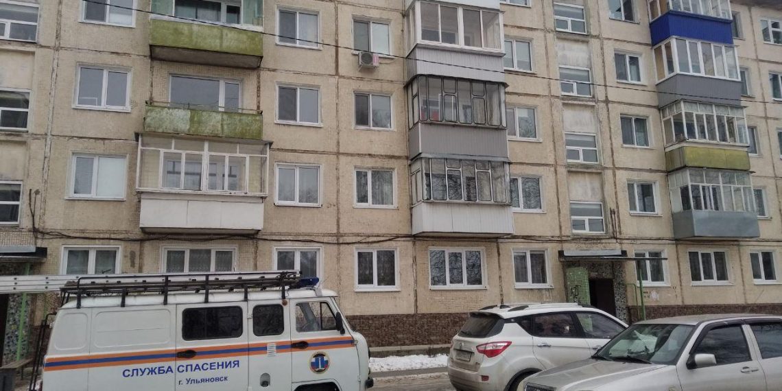 Газовый шланг загорелся на кухне ульяновской квартиры, спасатели успели вовремя