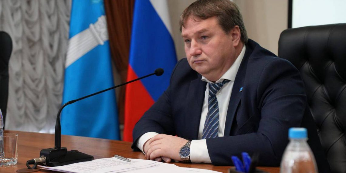 Болдакин пояснил управляющим компаниям за лёд, шины и внимание к людям