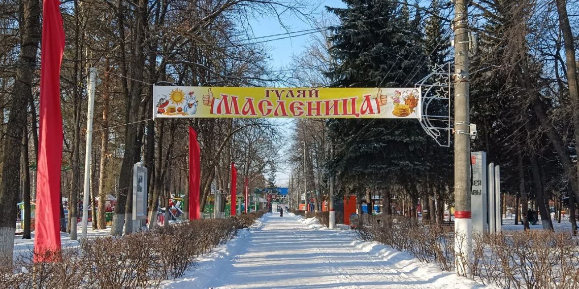 В парках Ульяновска наводят порядок — готовятся к празднованию Масленицы
