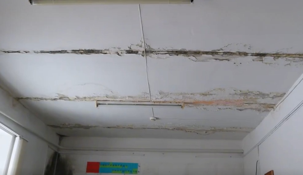 Сердце села в руинах: в Ульяновском районе разрушается старинное здание