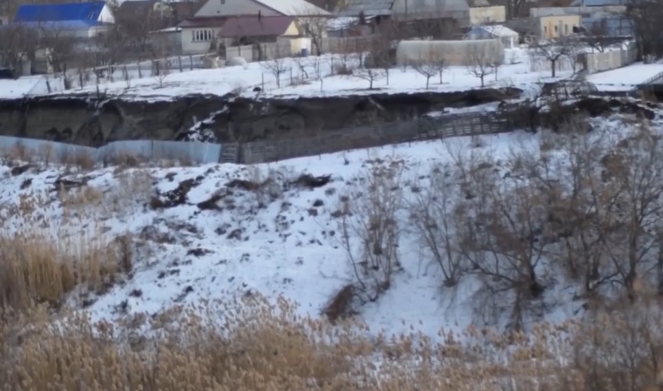 В Новоульяновске сполз берег реки Кремёнки — видео