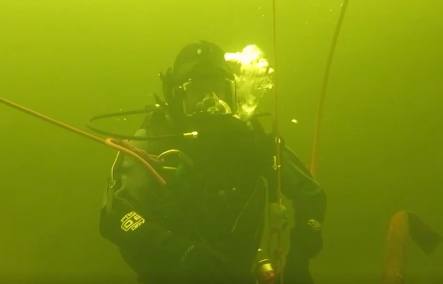 Ульяновские водолазы потренировались на камеру