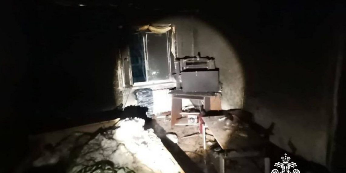 Димитровградские пожарные спасли из огня 17 взрослых и шестерых детей