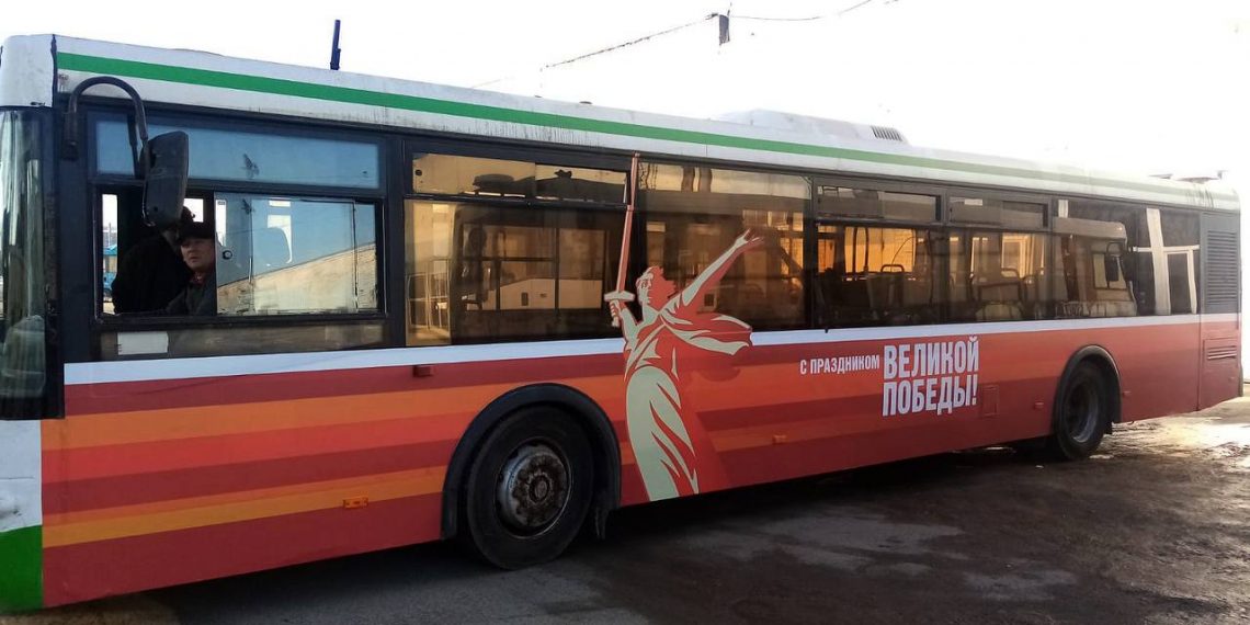 Автобусы и троллейбусы Ульяновска «переодевают» в цвета Победы