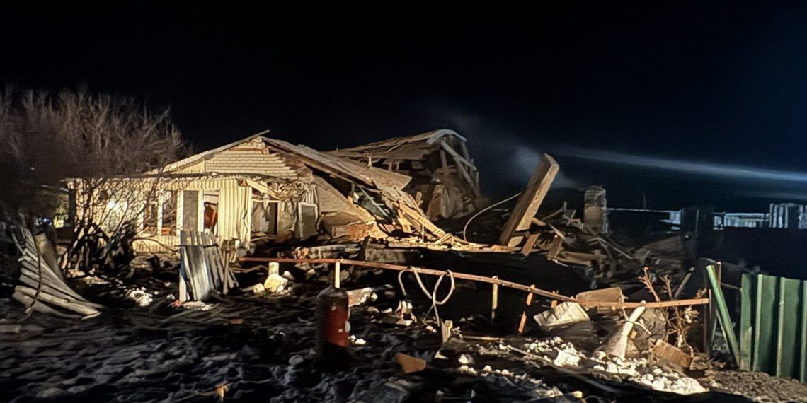 Мужчину и женщину доставили в больницу после взрыва дома в Барышском районе