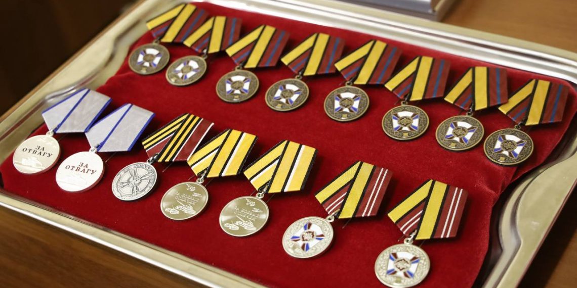 Медиков Ульяновского госпиталя и участников СВО наградили за мужество и труд