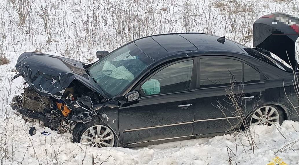 Пенсионер на «семёрке» не уступил иномарке на трассе под Ульяновском: три человека в больнице