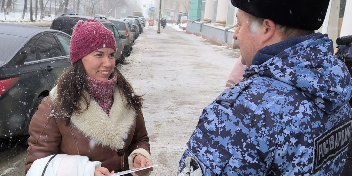 Росгвардия «отзеркалила» женщин Ульяновска — фото