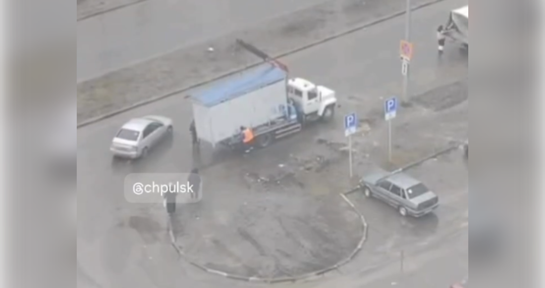 На проспекте Ливанова в Новом городе снесли остановку общественного транспорта