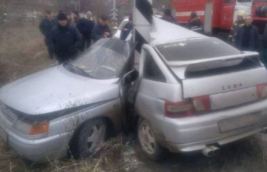 «Двенашку» располовинило о столб в Инзенском районе