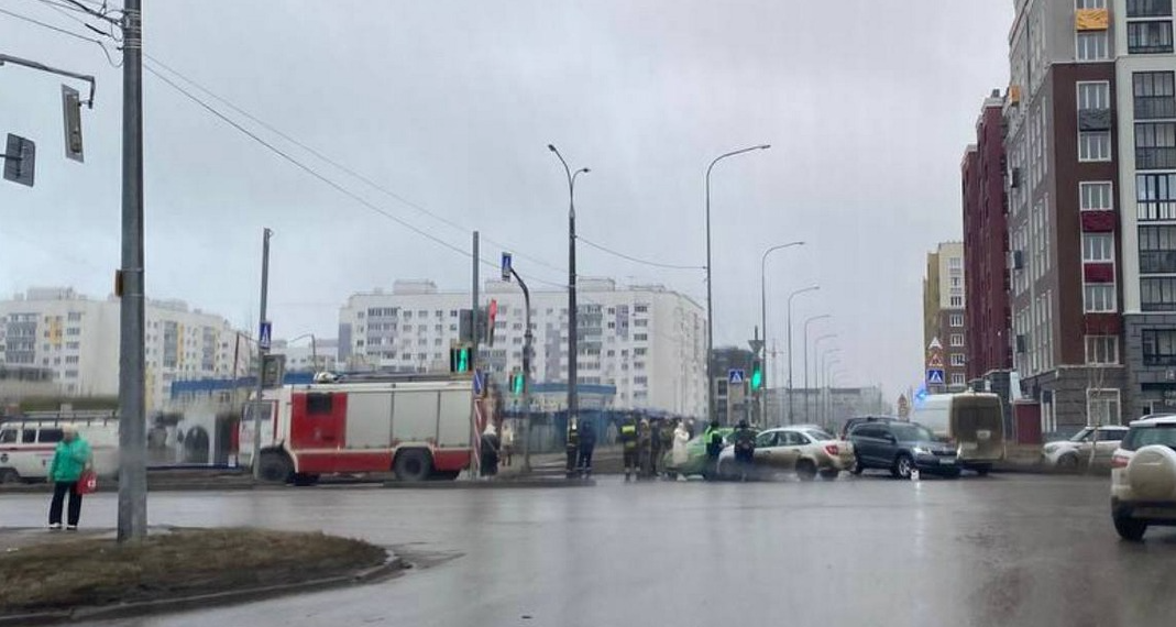 Водитель «Гранты» устроил тройное ДТП на проспекте Ливанова в Ульяновске
