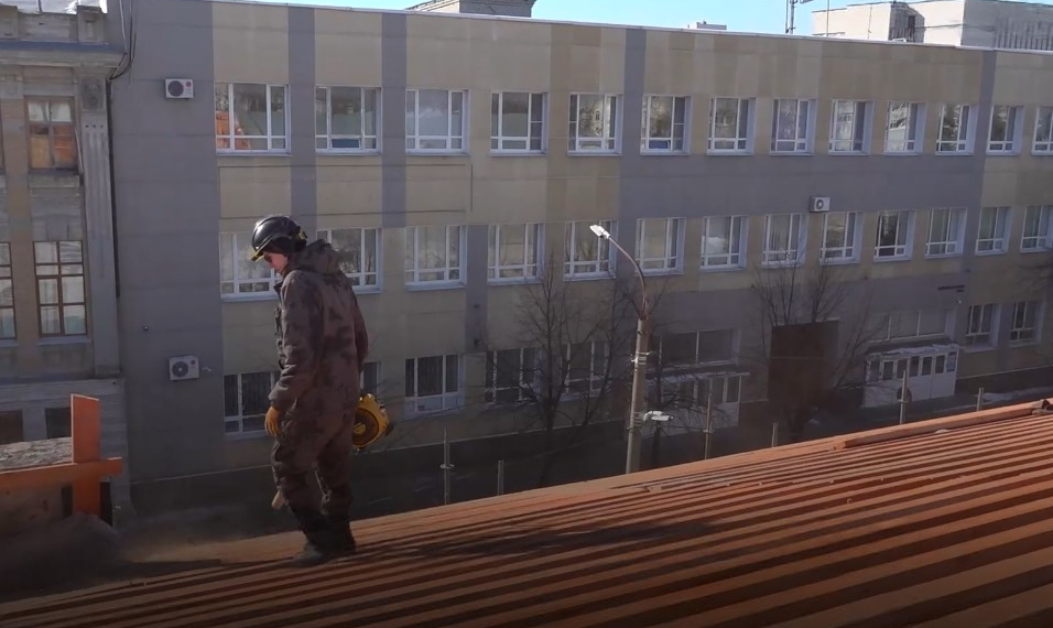 В Ульяновске подрядчик приступил к ремонту кровли Мариинской гимназии