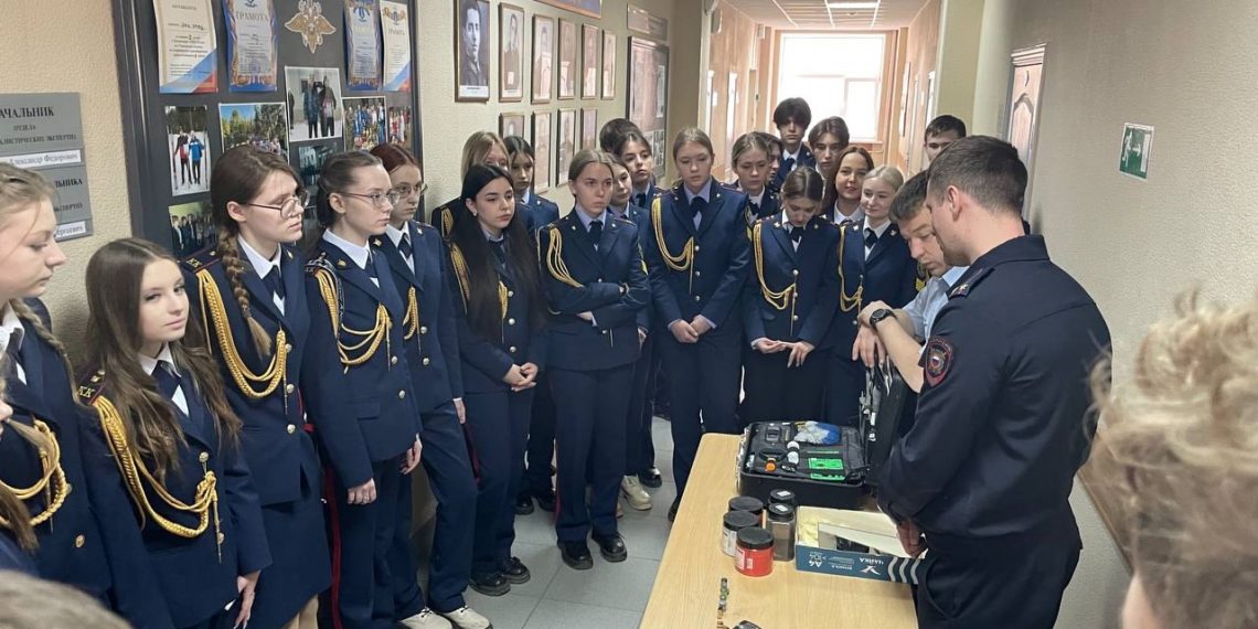 Отпечатки, улики, экспертизы: ульяновские школьники увидели работу криминалистов изнутри