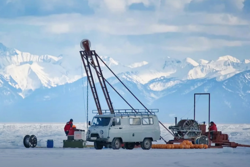 Ульяновские внедорожники доставляют людей и оборудование к месту установки телескопа Baikal-GVD