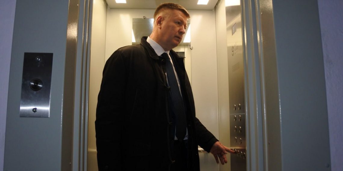 Во взорвавшемся доме на Корунковой установили новый лифт