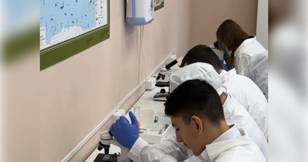 Ульяновский «ТестГен» открыл первый в России школьный спецкласс по химии и биологии