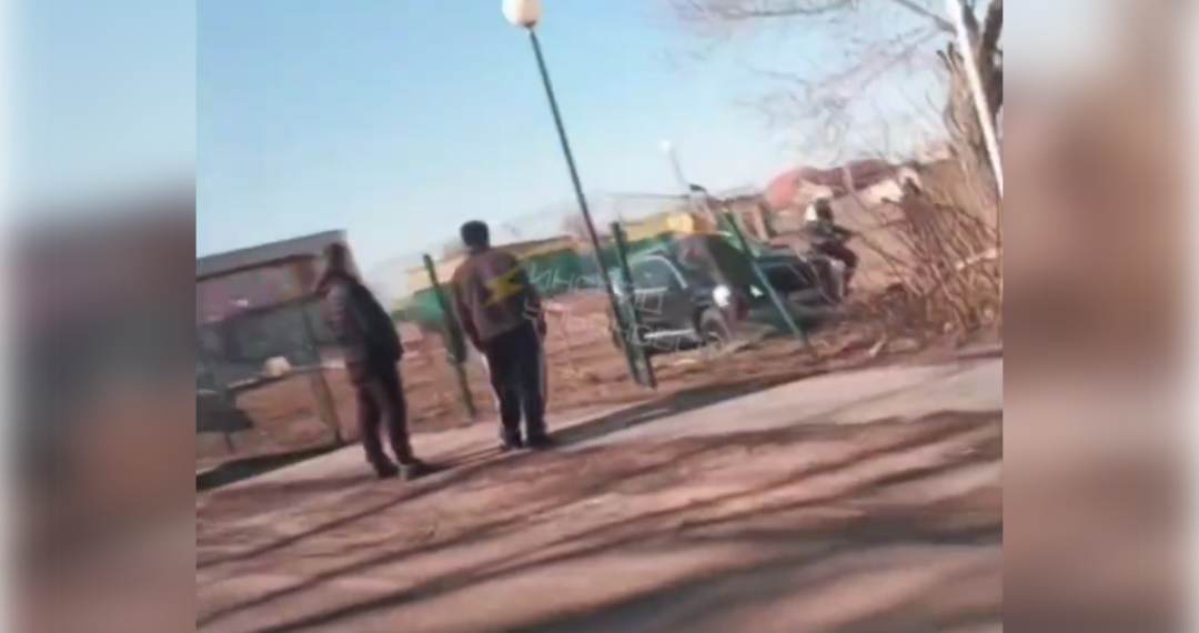 Легковушка протаранила забор детсада в селе под Ульяновском