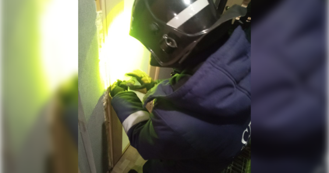 Маленький узник ванной: как ульяновские спасатели вернули свободу ребенку