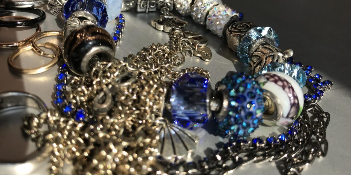 Что хотят женщины Ульяновска на 8 Марта: Топ-желаний от SuperJob