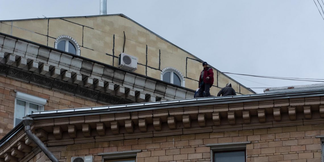 Камень с неба: мальчик из Ульяновска получил компенсацию от УК за травму