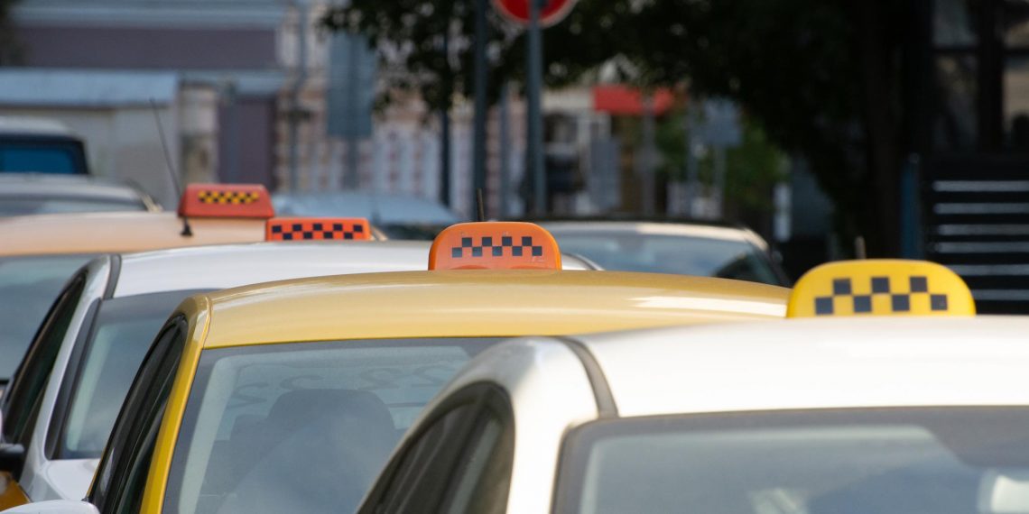 Пассажир напал с ножом на таксиста в Ульяновске