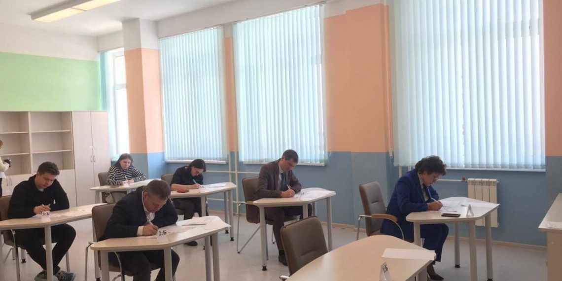 Родители ульяновских школьников испытают ЕГЭ на себе