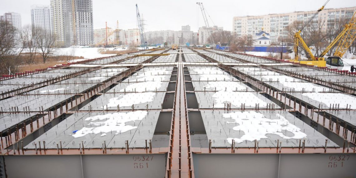 На полпути к завершению: как идет монтаж моста Шевченко-Смычки