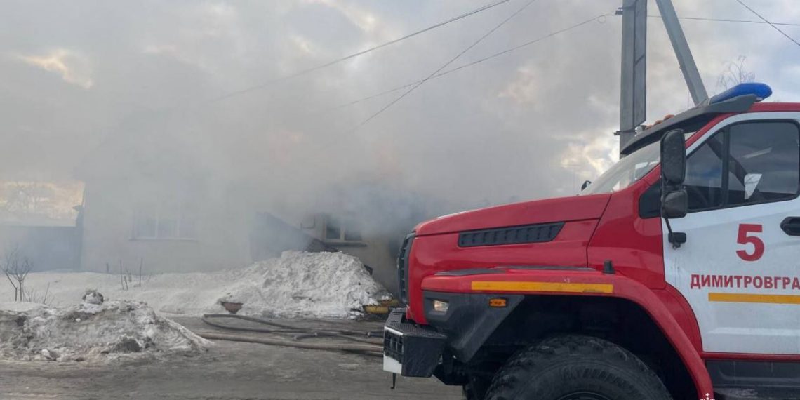 8 марта на пожаре в Димитровграде эвакуировали взрослых и детей