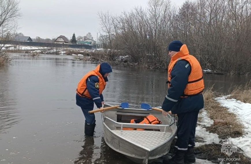 После разлива Свияги и подтопления моста в Больших Ключищах организовали лодочную переправу