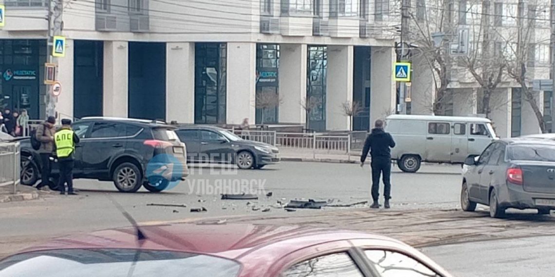 На Железной Дивизии встали трамваи из-за жёсткого ДТП