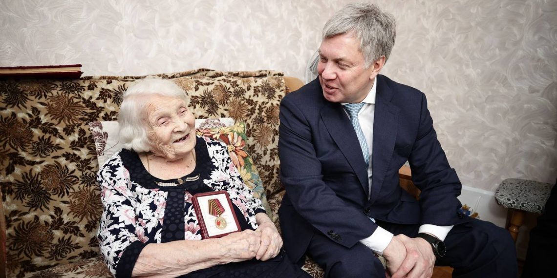 Столетний юбилей труженицы тыла Антонины Ворониной отметили в Ульяновске