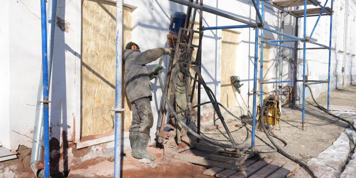 Мэр Болдакин проверил ход капремонта в образовательных учреждениях Ульяновска