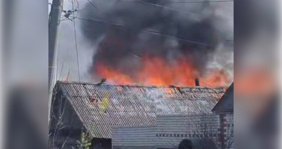 В Карсуне полыхает жилой дом — видео