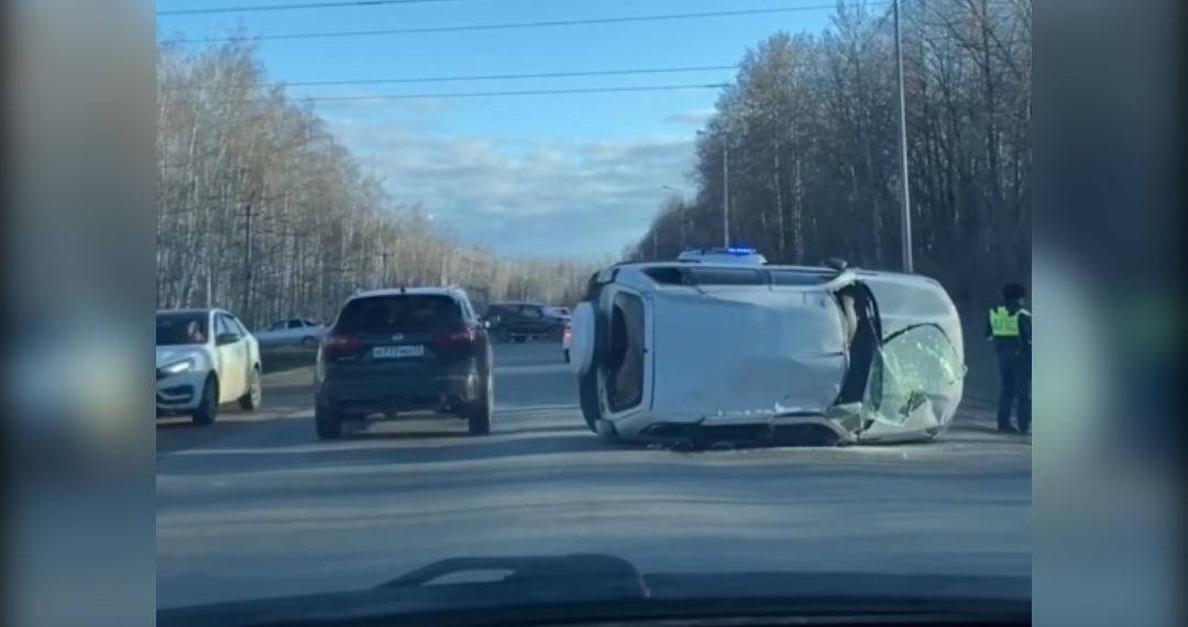 «Мицубиси» перевернул «Ниву» на Сельдинском шоссе в Ульяновске