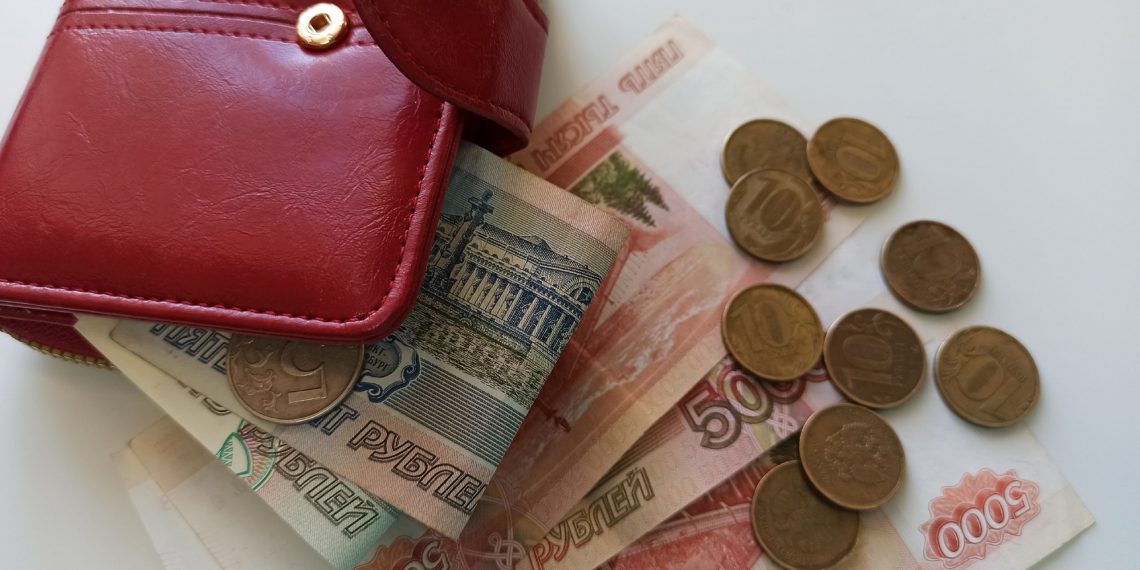 Зарплаты в Ульяновской области растут, но не у всех: кто в лидерах, а кто отстает