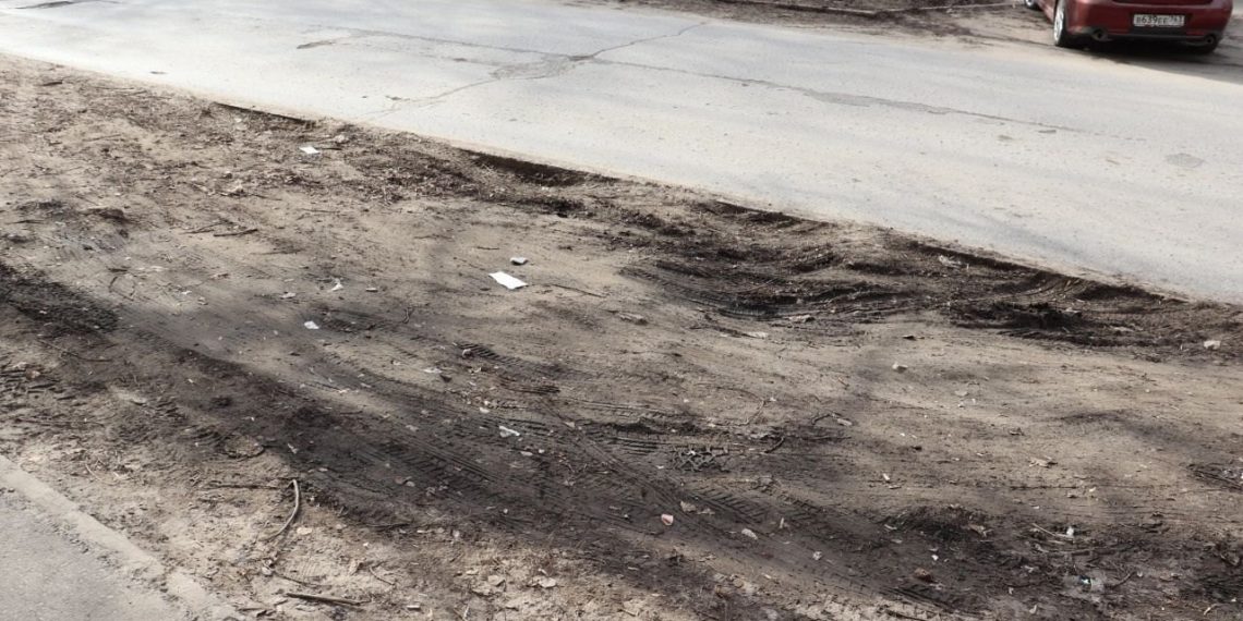 Грузовики маркетплейсов разворочали газоны на Самарской в Ульяновске