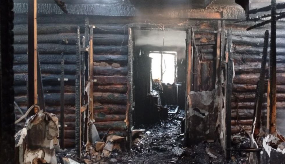 Мама и ребёнок спаслись из горящего дома в Ульяновской области