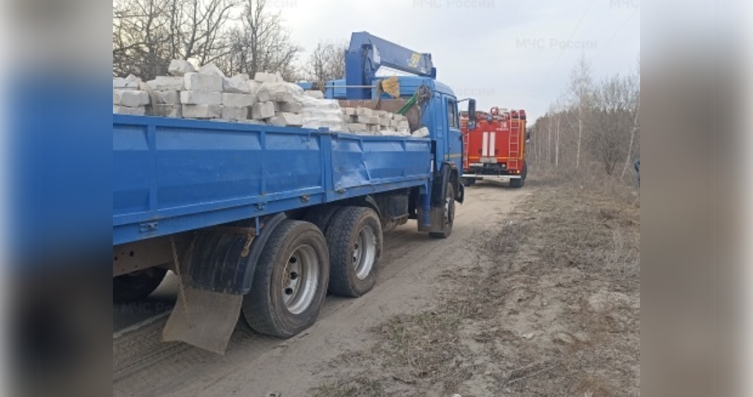 Пассажирский автобус и КамАЗ столкнулись в Чердаклинском районе