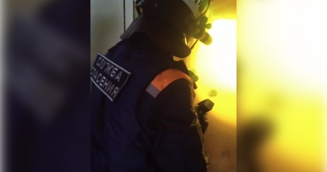 Ульяновские спасатели помогли женщине попасть к шестерым запертым детям