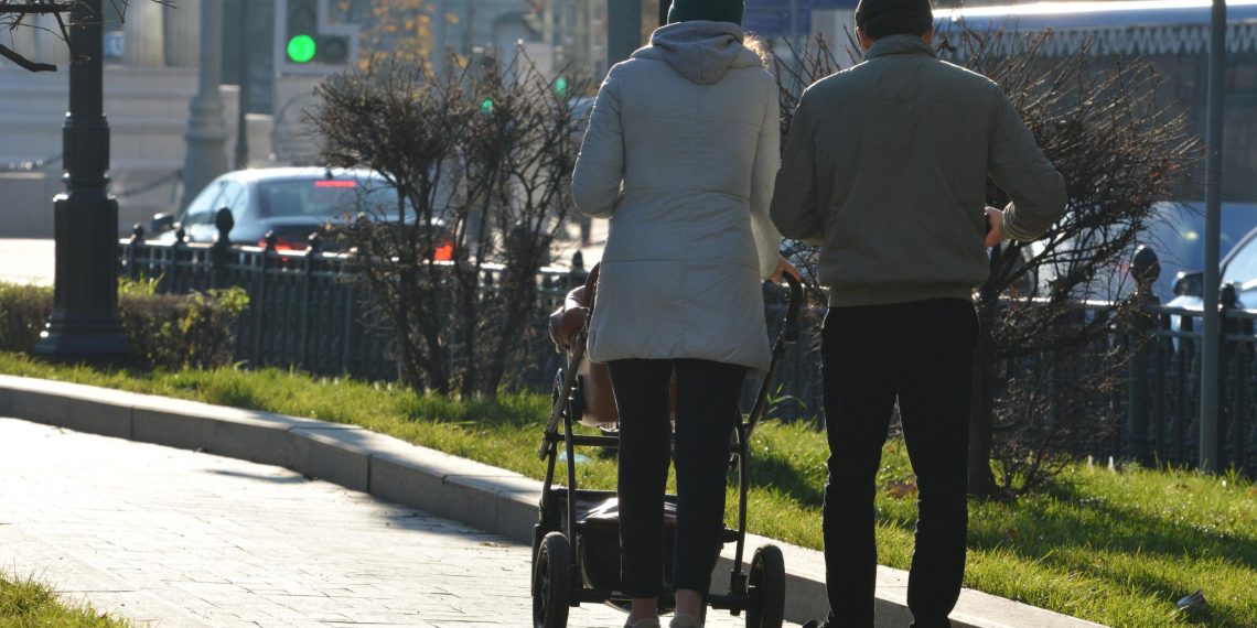 200 тысяч для студенток и льготы на аренду: как в Ульяновске поддерживают молодые семьи