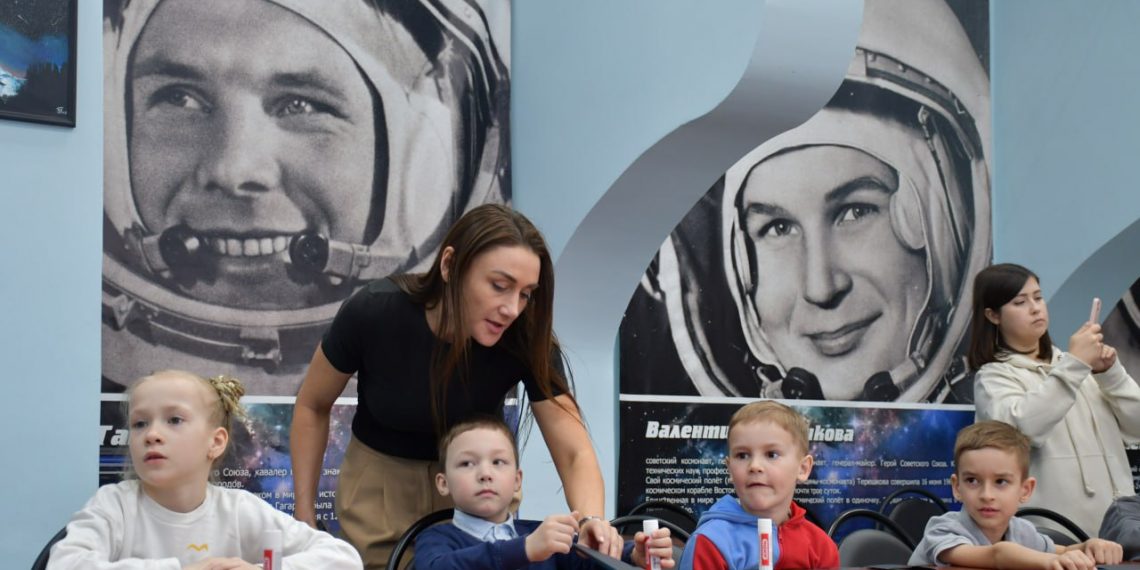 Стена Гагарина появилась в ульяновской библиотеке