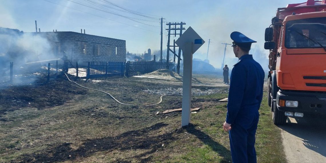 Прокуратура взяла на контроль масштабный пожар в Тагае: сгорели 6 домов