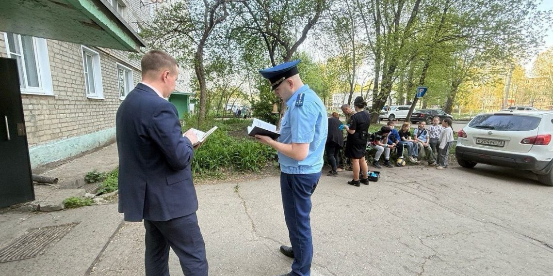 Прокуратура проверит обстоятельства падения ребенка с четвертого этажа в Ульяновске