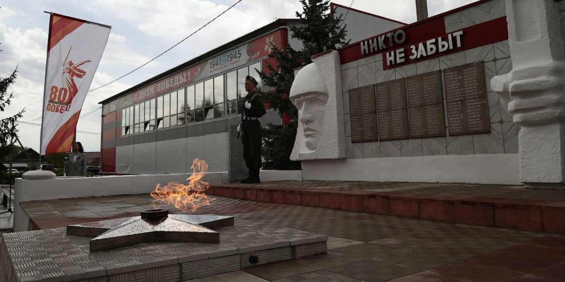 В преддверии 80-летия Победы: Вечный огонь в Троицком Сунгуре теперь на газе