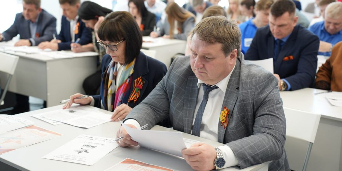 Мэр Болдакин и школьники Ульяновска написали «Диктант Победы»