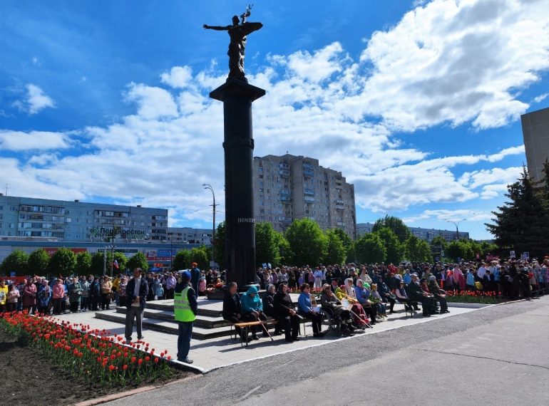 Болдакин потребовал восстановить плитку на площади 50-летия Победы