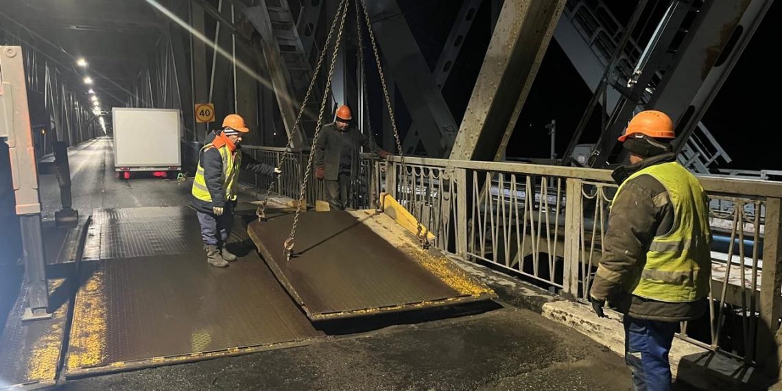 Императорский мост останется открытым для машин с 9 по 11 мая