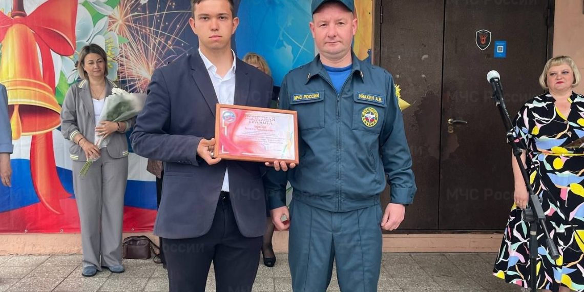 Тагайский школьник спас семью из огня